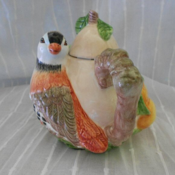 Porcelain teapot Partridge in a Pear Tree - Picture 4 of 5